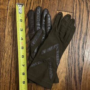 Isotoner Brown Textured Gloves